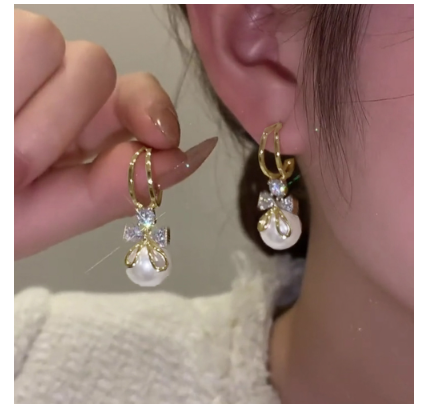 リボン型フェイクパールピアス