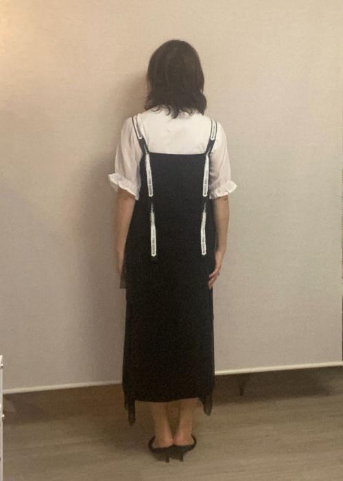 肩ひもロゴ入り・ジャンパースカート