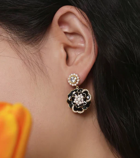 blackツバキ・ピアス