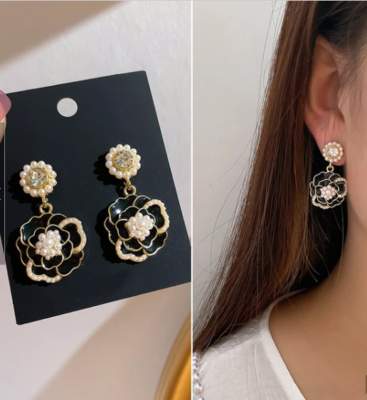blackツバキ・ピアス