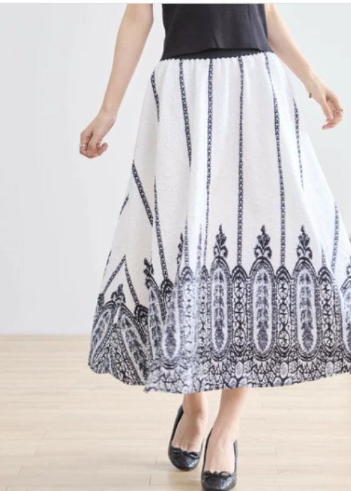 エンボス加工・裾柄クラシカルスカート