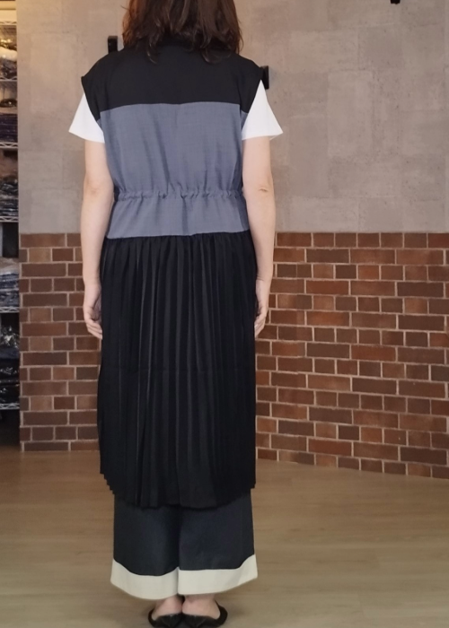 配色・プリーツジレ
