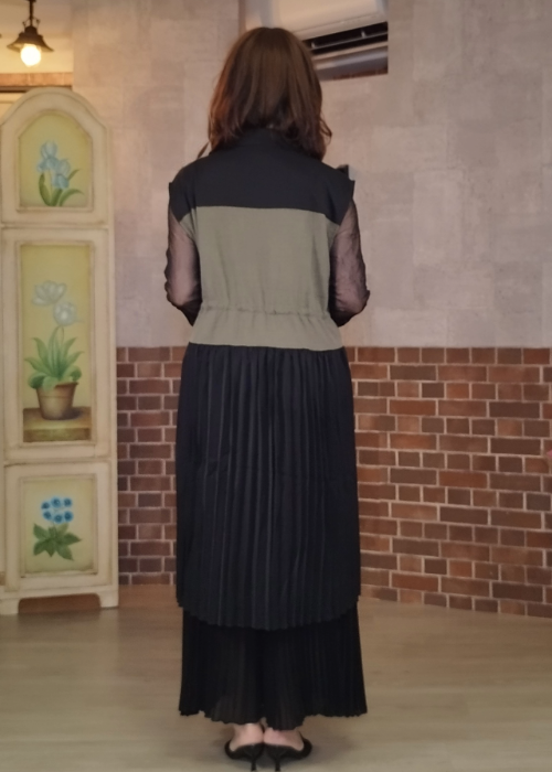 配色・プリーツジレ