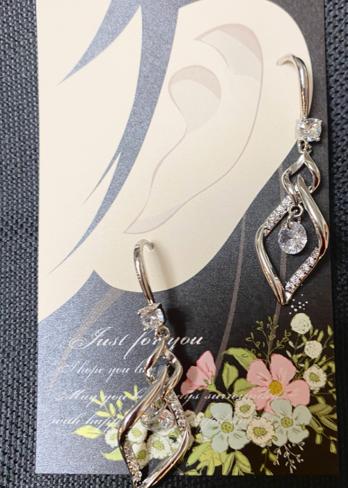 ダイヤ型・silverピアス