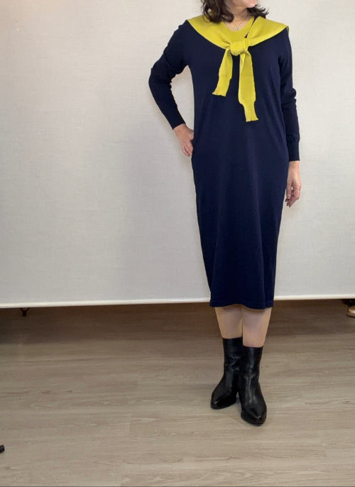 Vネック配色ニットワンピ・カーディガン風スカーフ