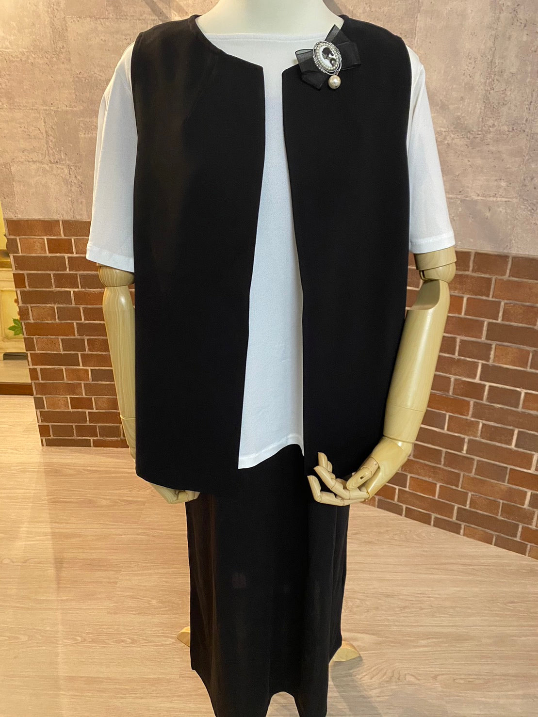 ジレ(ブローチ付)