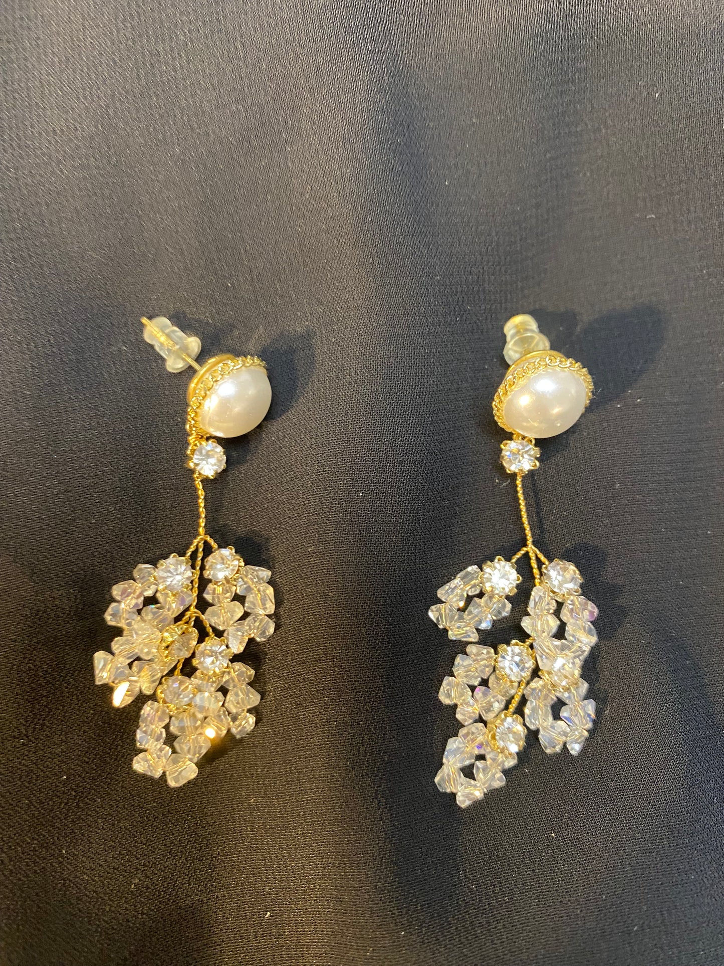 透明なビジューのピアス