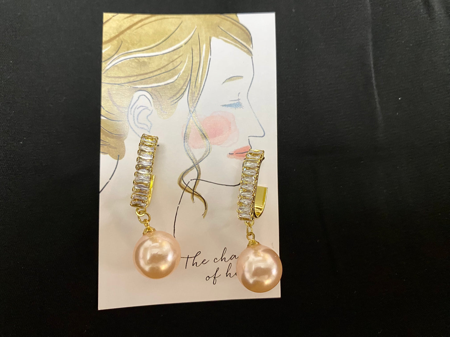 おおぶりフェイクパールピアス(3色展開)