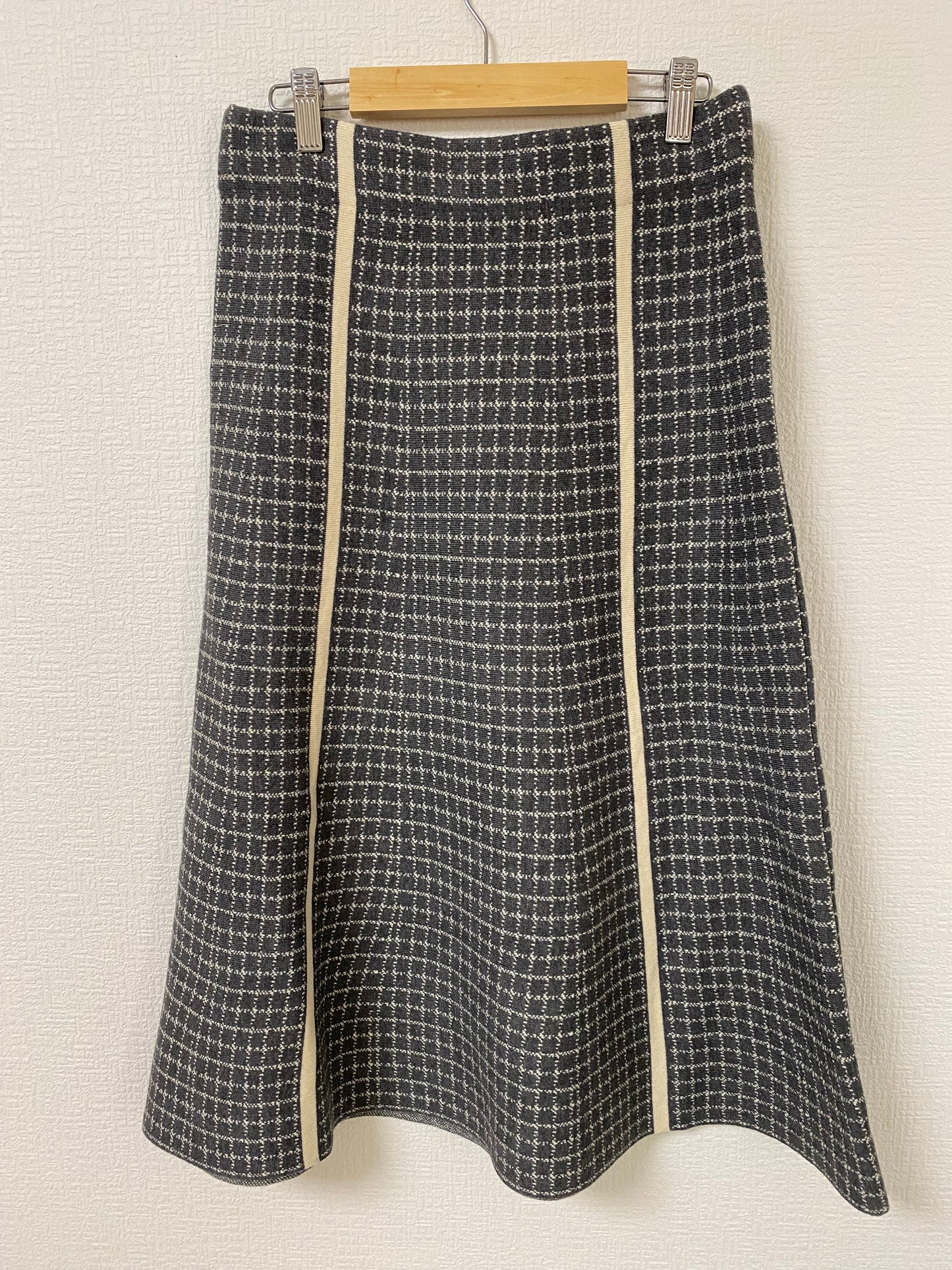 グレーニットタッセルスカート