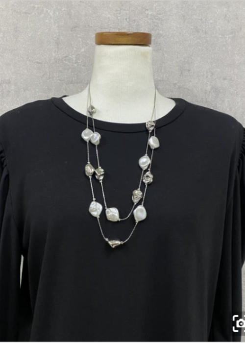 変形フェイクパールデザイン２連ネックレス