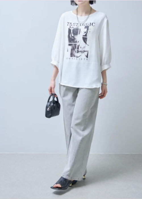 モノトーンボリューム袖Tシャツフォトプリント