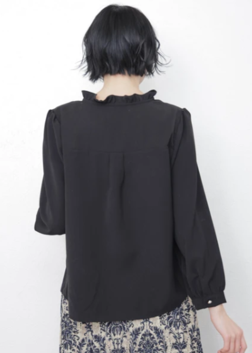 フリルプリーツブラウス