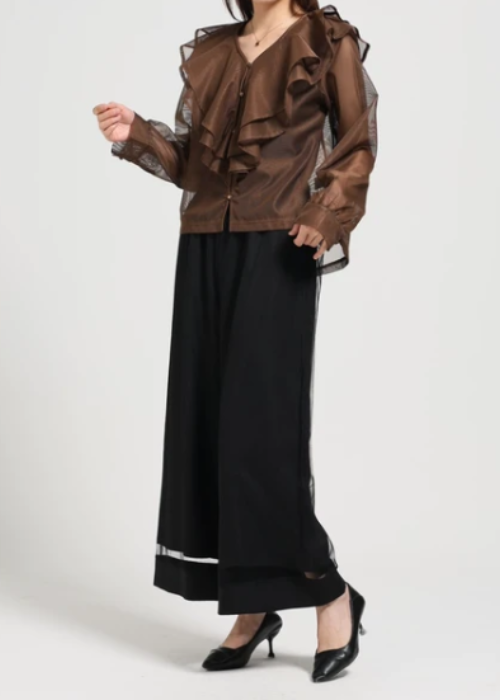 シアーラッフルブラウス