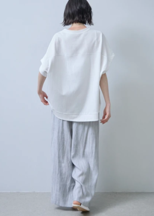 シンプルなストライプ柄ワイドパンツ