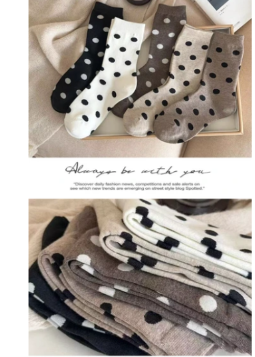 ドット柄の靴下