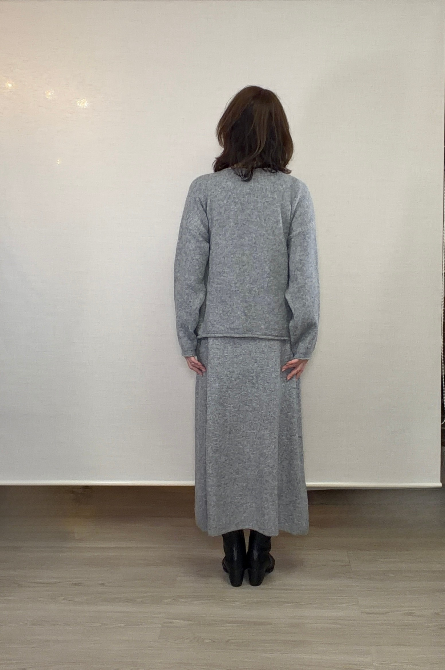 キラキラビジュー付きニットスーツ