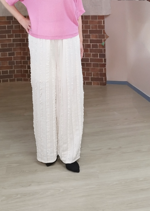レースのワイドパンツ