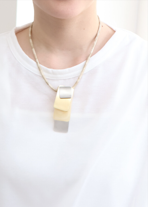 スクエアマルチネックレス