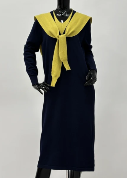 Vネック配色ニットワンピ・カーディガン風スカーフ