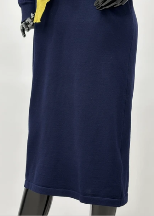 Vネック配色ニットワンピ・カーディガン風スカーフ