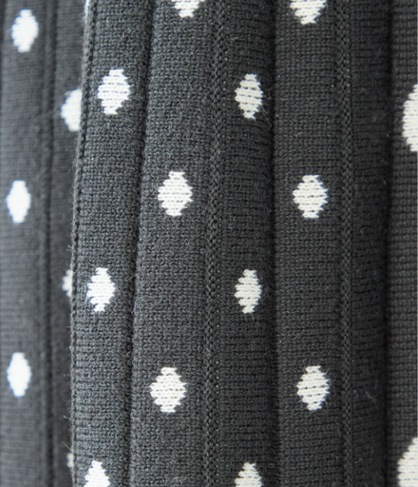 百褶風及踝針織圓點裙