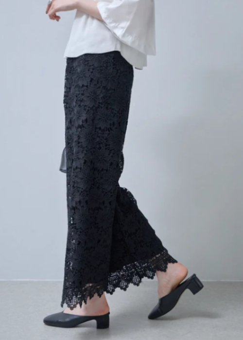 フラワー総レースのパンツ