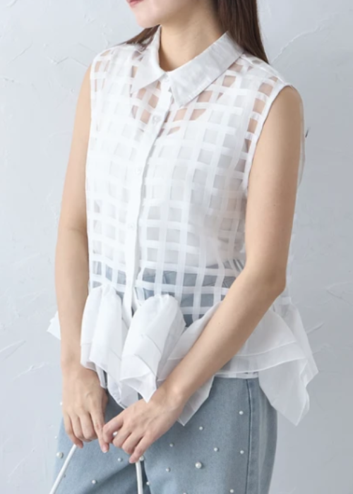 裾フリルの格子柄シアーブラウス
