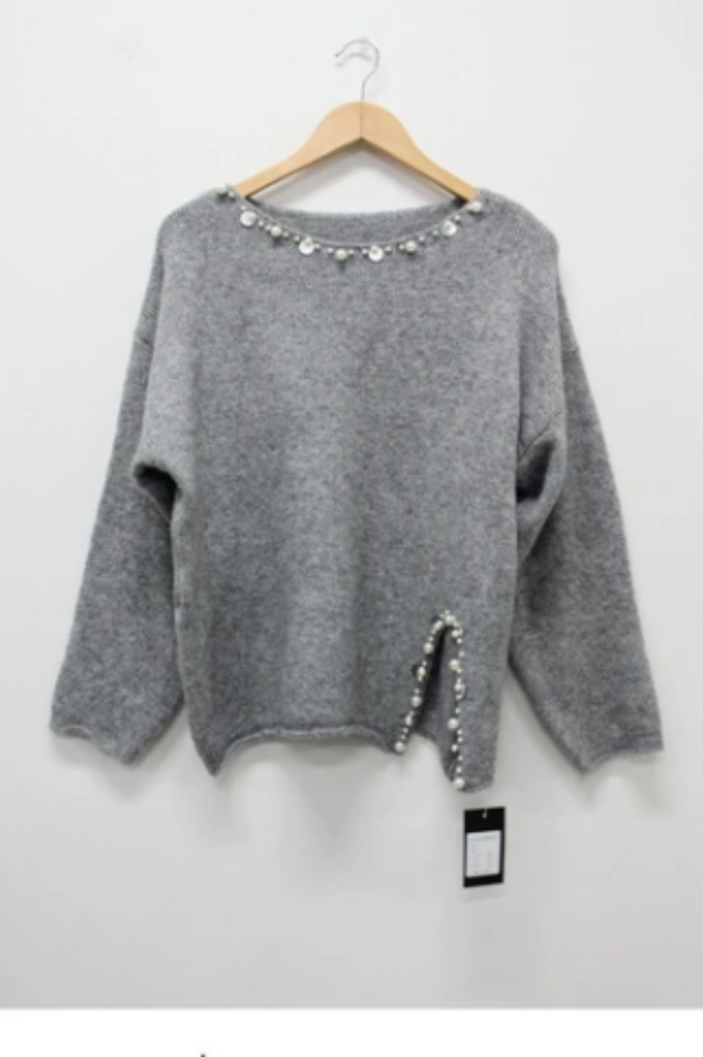 キラキラビジュー付きニットスーツ