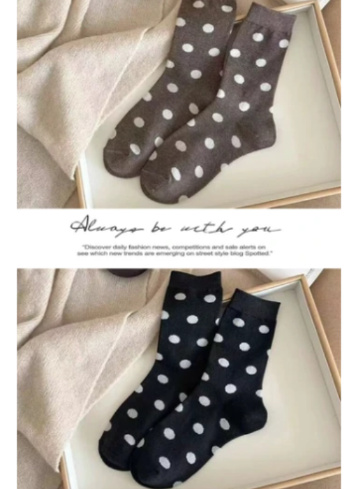 ドット柄の靴下