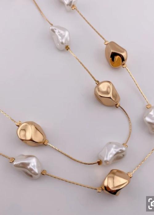 変形フェイクパールデザイン２連ネックレス