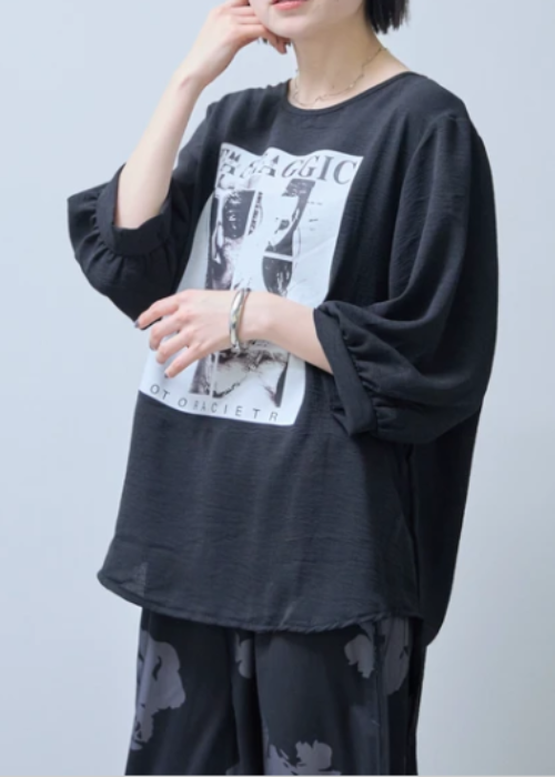 モノトーンボリューム袖Tシャツフォトプリント