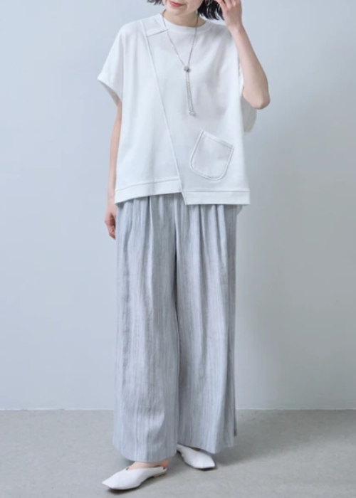シンプルなストライプ柄ワイドパンツ