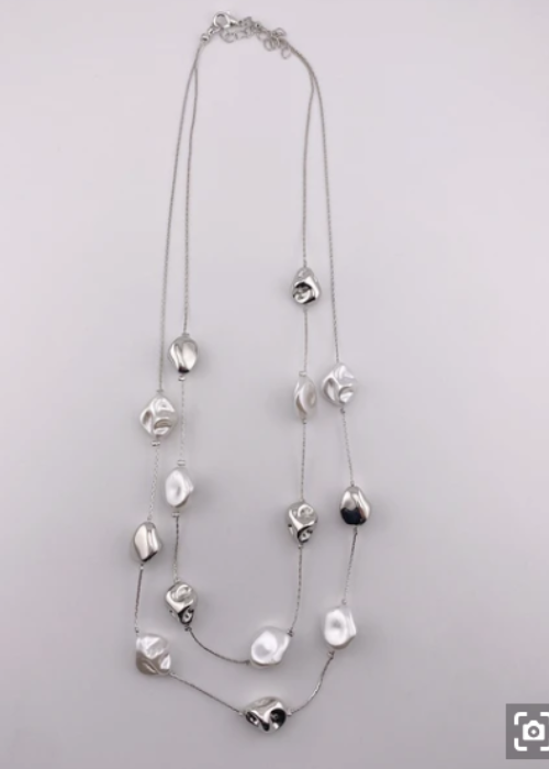 変形フェイクパールデザイン２連ネックレス