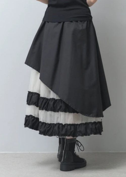 アシンメトリー裾フリルスカート