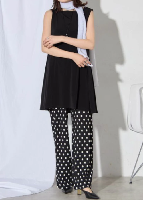 ドット柄のフリーカット　プリーツパンツ