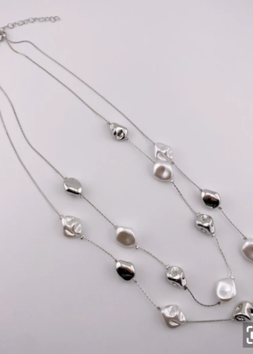 変形フェイクパールデザイン２連ネックレス