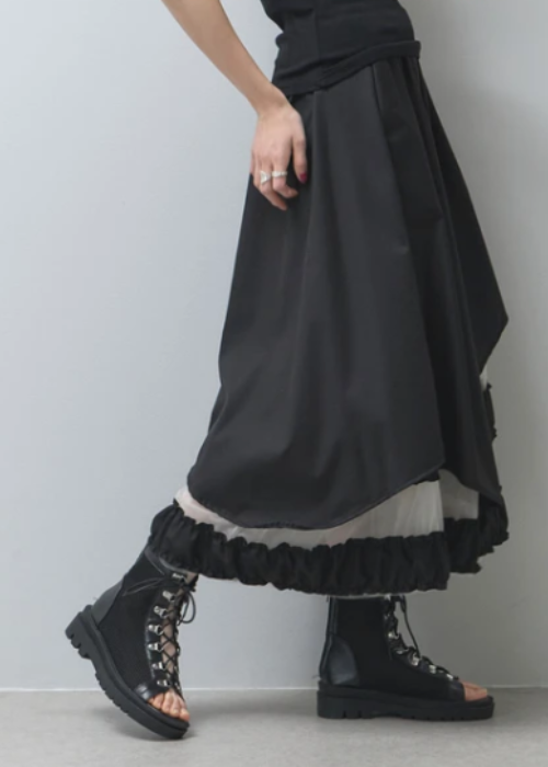 アシンメトリー裾フリルスカート