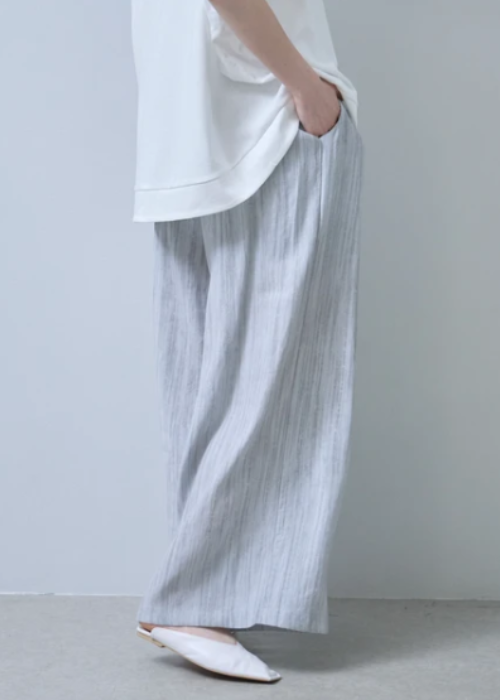 シンプルなストライプ柄ワイドパンツ
