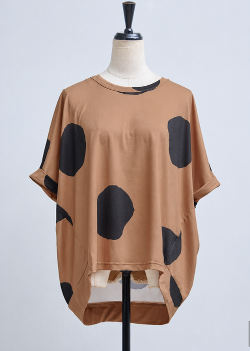 大胆ドット柄コクーンシルエットTシャツ