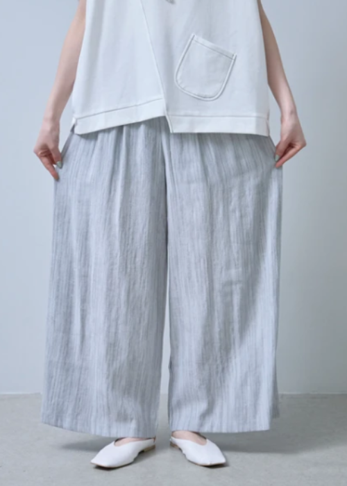 シンプルなストライプ柄ワイドパンツ