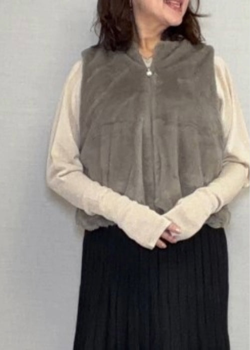フェイクパールボタン付き・エコファーベスト