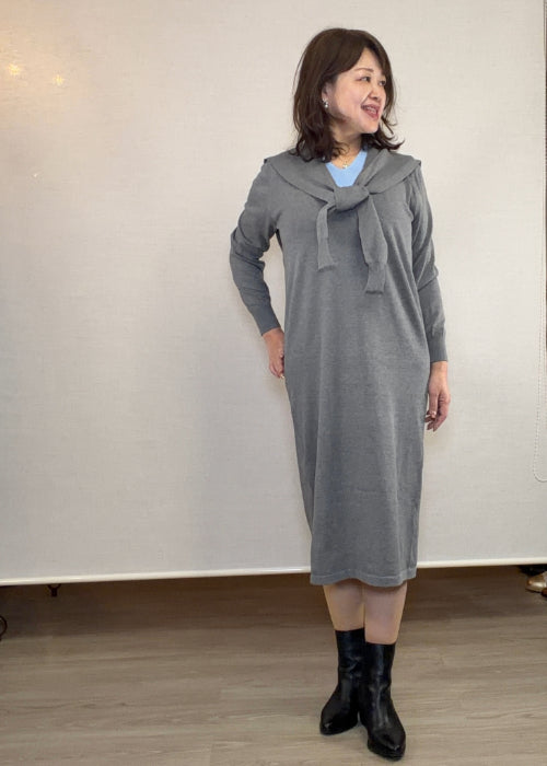 Vネック配色ニットワンピ・カーディガン風スカーフ
