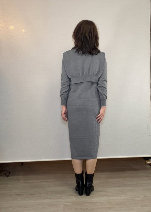 Vネック配色ニットワンピ・カーディガン風スカーフ