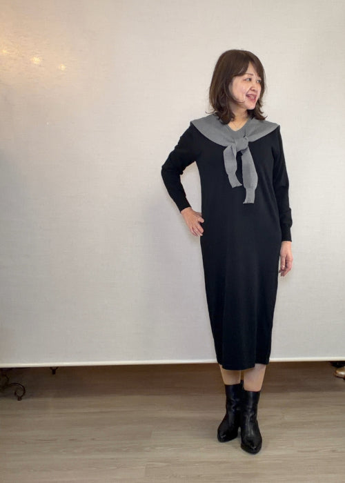 Vネック配色ニットワンピ・カーディガン風スカーフ