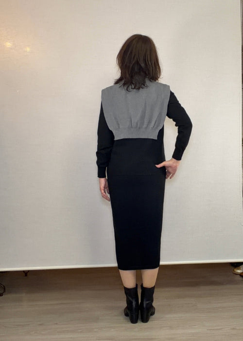 Vネック配色ニットワンピ・カーディガン風スカーフ