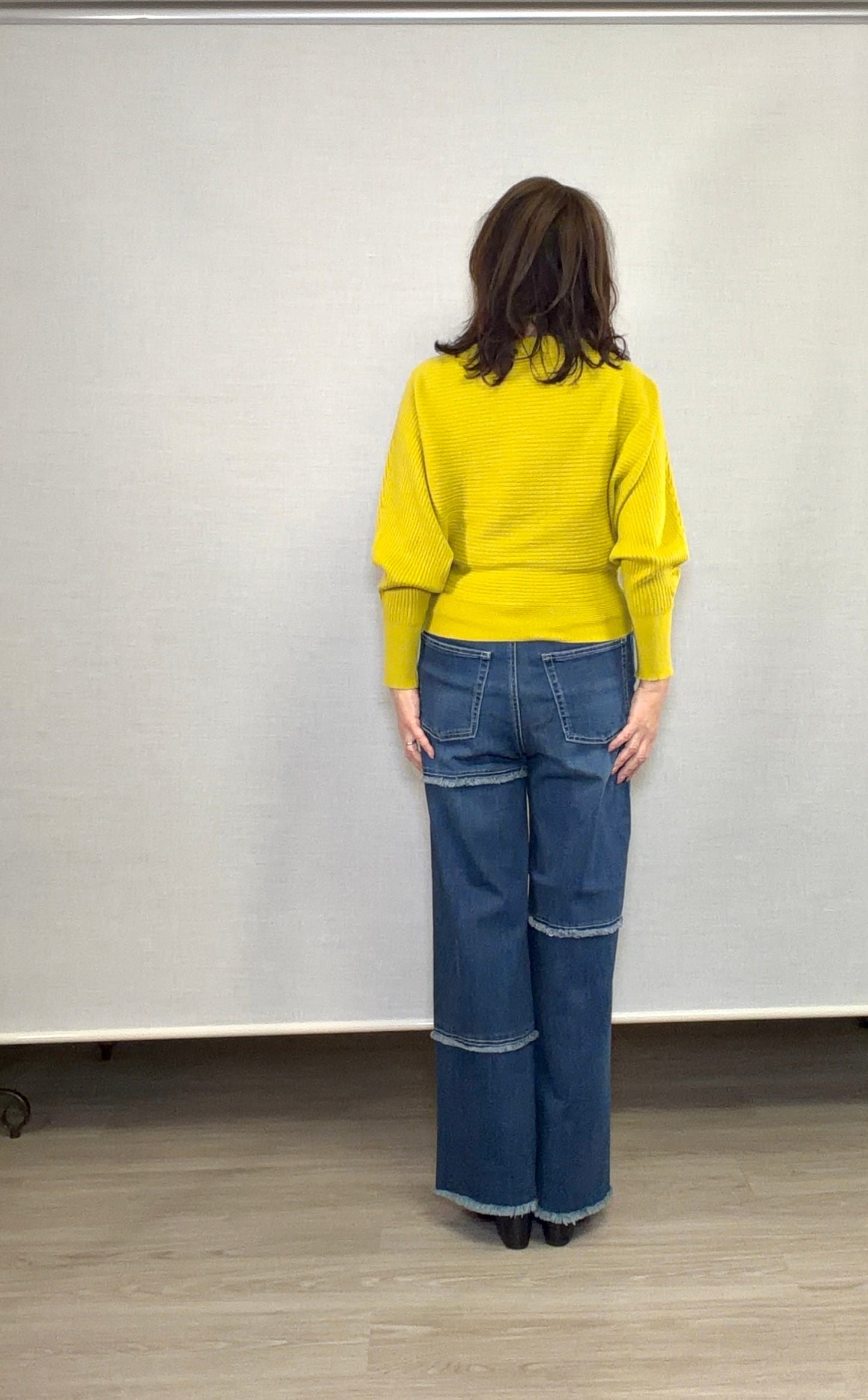 襟元リボンドルマンスリーブセーター